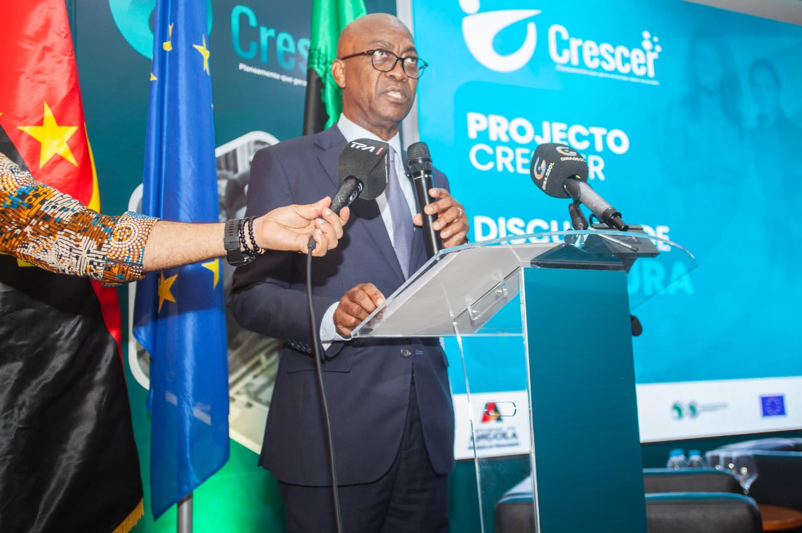 Ministério do Planeamento Lança Projecto de Emprego para Jovens em Angola "Projecto Crescer"